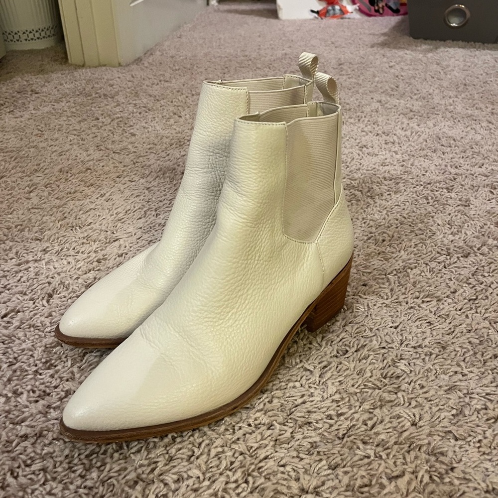 Chinese Laundry White booties size 7.5